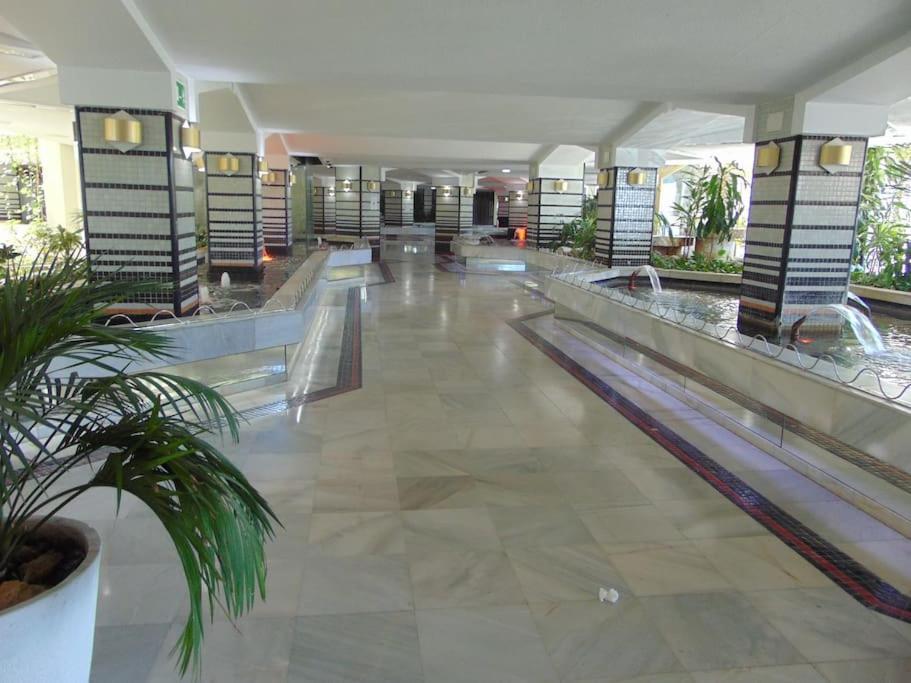 Lux. Frontbeach-Terrace. 5 Pools.Tv. 2 A.C.Netflix Benalmádena Exterior foto